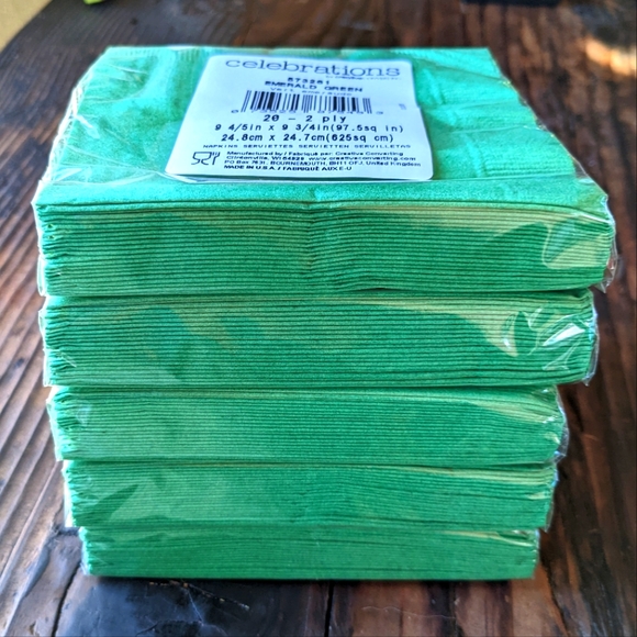 100 Emerald Green Cocktail Napkins 2 ply - Picture 1 of 4